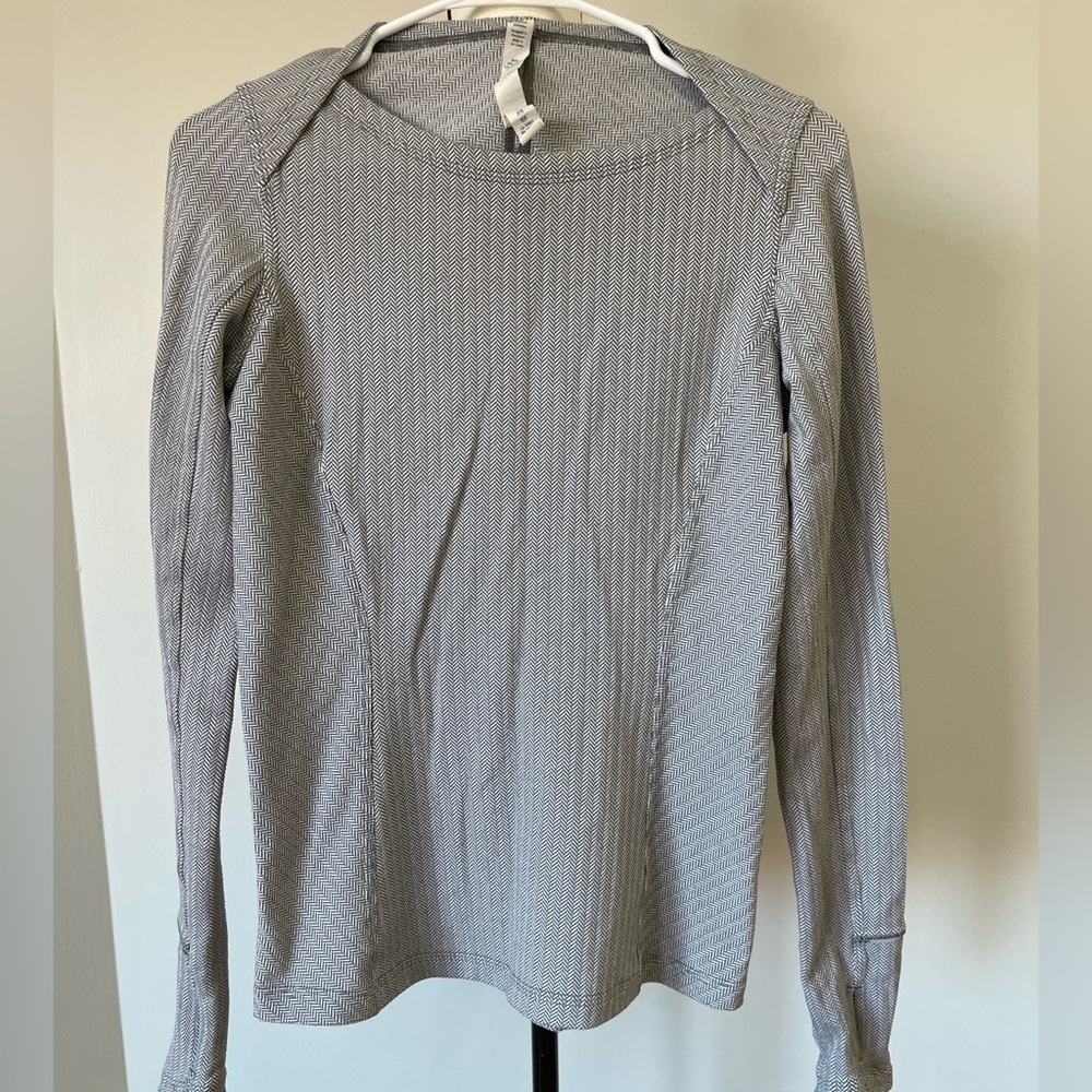 Lululemon Kanto Catch Me long sleeve shirt women's size 6 gray workout gym
